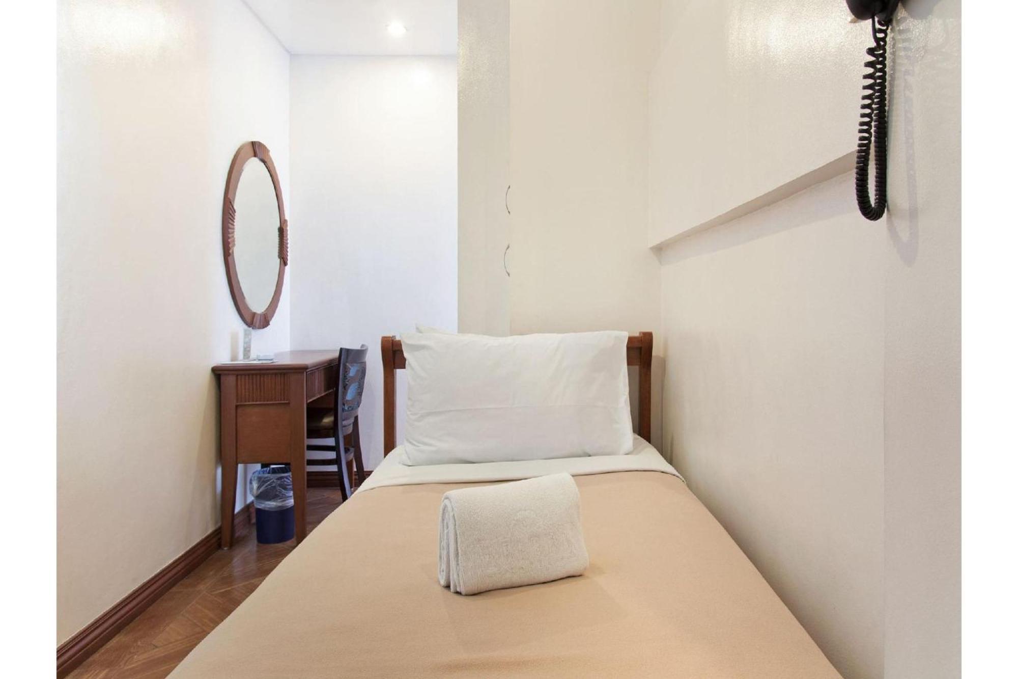 Townhouse Oak Avitel Hotel Near Osmena Highway, Pnr Pasay Station, Metro Manila Makati City Ngoại thất bức ảnh
