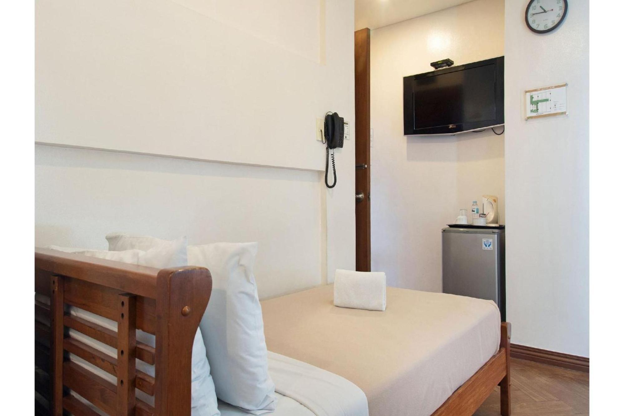 Townhouse Oak Avitel Hotel Near Osmena Highway, Pnr Pasay Station, Metro Manila Makati City Ngoại thất bức ảnh