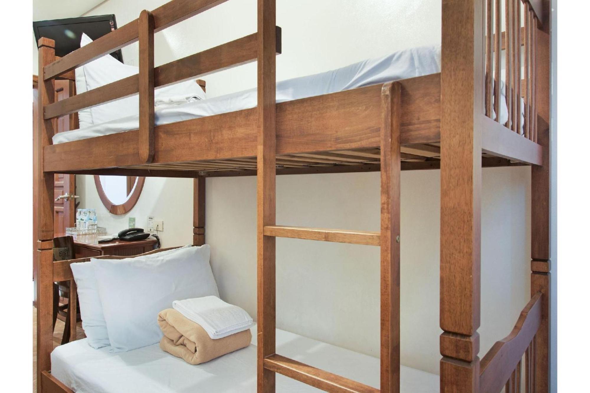 Townhouse Oak Avitel Hotel Near Osmena Highway, Pnr Pasay Station, Metro Manila Makati City Ngoại thất bức ảnh